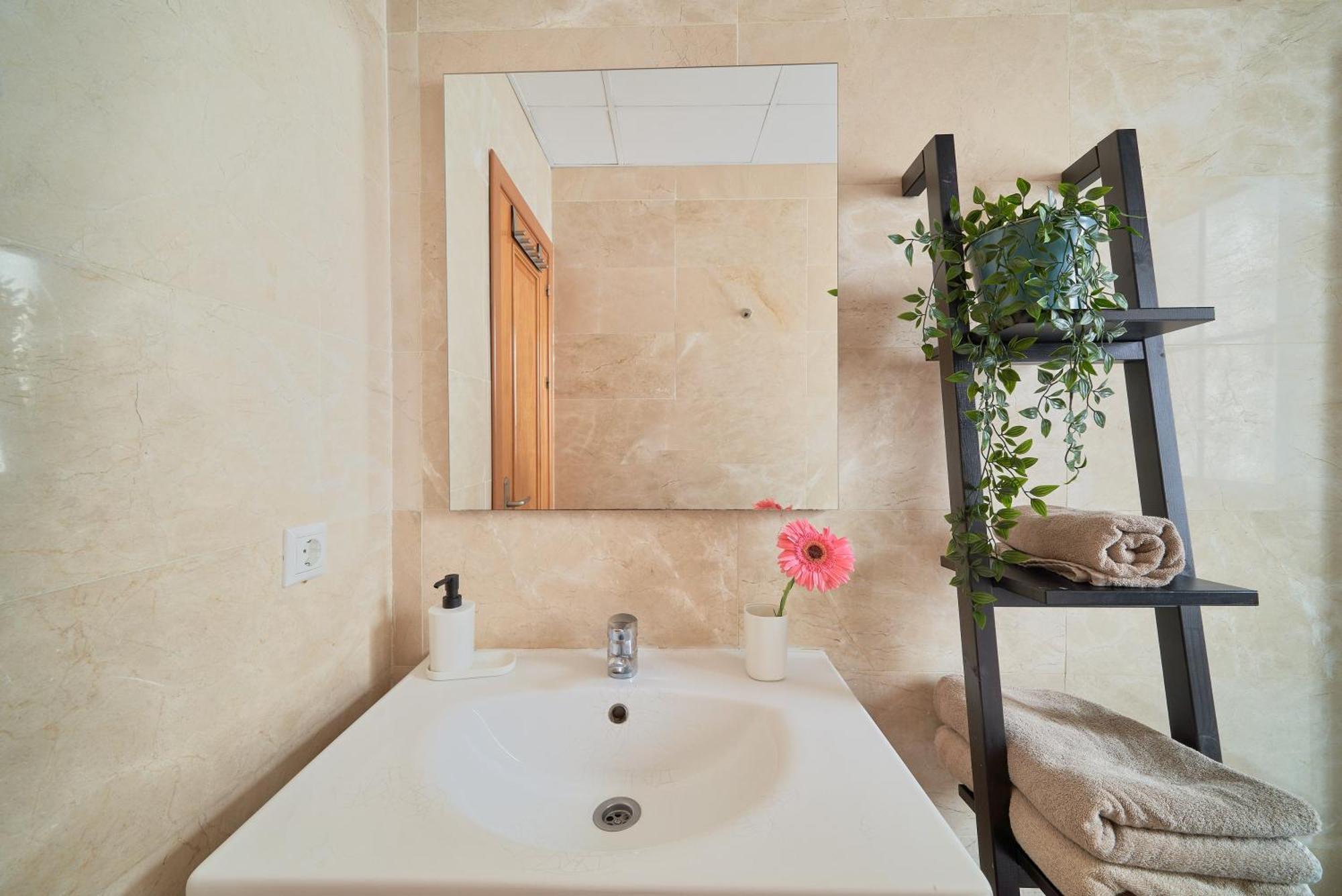 Apartamento En El Centro, Tranquilo Y Luminoso Málaga Dış mekan fotoğraf